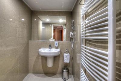 Hotel Anna Budapest - buen baño nuevo en Anna Hotel - ✔️ Hotel Anna Budapest ✔️ hotel 4* en Budapest