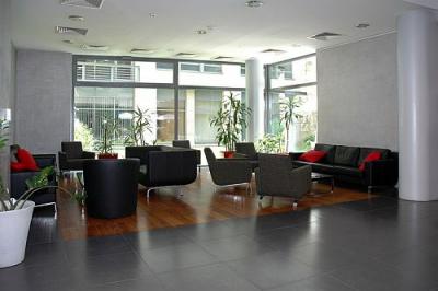 Broadway Hotel Budapest - lobby del hotel de cuatro estrellas en el centro - Bliss Wellness Hotel Budapest - aparthotel en el centro de Budapest a precio favorable