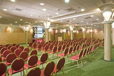 Hotel Flamenco - sala de conferencia y de evento en Budapest, cerca del lago Feneketlen - Danubius Hotel Flamenco**** Budapest - El Park Hotel Flamenco está situado en la zona verde de Buda