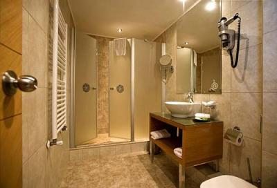 Cuarto de baño en el hotel Marmara - Hotel 4 estrellas - hotel butique en Budapest - Hotel Marmara Design Hotel Budapest - Hotel Design de 4 estrellas en Budapest