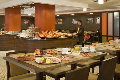 Desayuno en Mercure Budapest City Center - Hoteles Mercure en Budapest - Hotel Mercure nuevo en Budapest - ✔️ Hotel Mercure Budapest City Center - hotel de 4 estrellas en el centro de Budapest en la calle Vaci