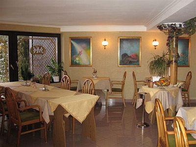 Sala de desayuno en el hotel Molnar de 3 estrellas - Hotel Molnar Budapest - hotel hermoso y barato en Buda