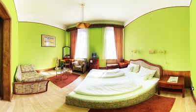 Habitación hermosa y barata en el Hotel Omnibusz, en Budapest, en la calle Üllői - Hotel Omnibusz*** Budapest - hotel barato en Budapest, camino al aeropuerto