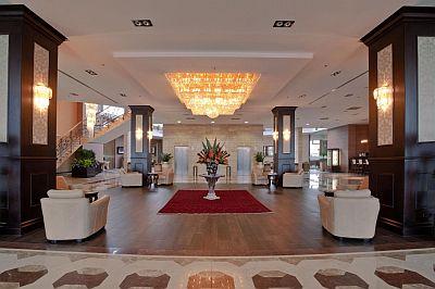 Hall del hotel de 4 estrellas más reciente de Budapest - ✔️ Aquaworld Resort Budapest**** - Parque acuático en Budapest