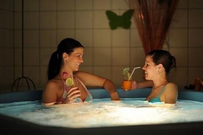 Jacuzzi en el Hotel de 3 estrellas Hotel Millennium Budapest  - Hotel Millennium Budapest - hotel barato en la plaza Nagyvarad, Budapest