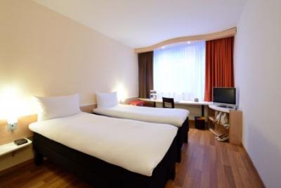 Hotel Ibis City en el centro de Budapest con aparcamiento cerrado a un precio asequible - ✔️ Hotel Ibis Budapest City*** - hotel de 3 estrellas en Budapest /Ibis Emke/ 