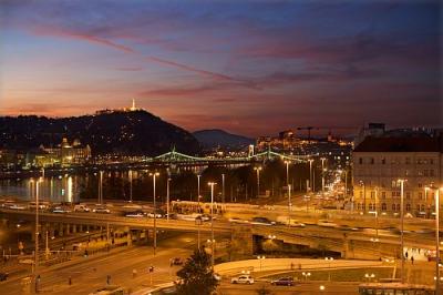 Vista panorámica del rio Danubio y el monte Gellert desde elIbis Styles Budapest City - ✔️ Ibis Styles Budapest City*** - Ibis Styles al lado de la Puente Petofi a precio favorable